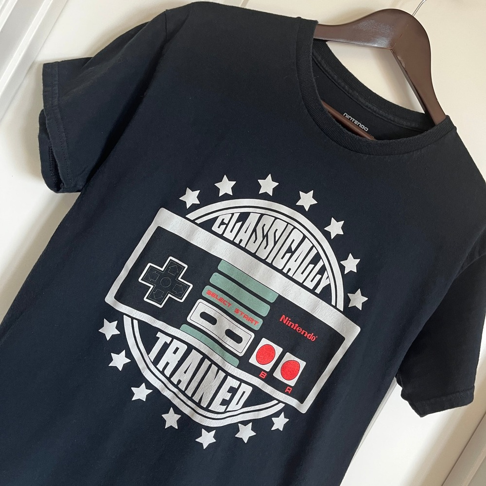 Men's Nintendo Classically Trained Shirt Medium